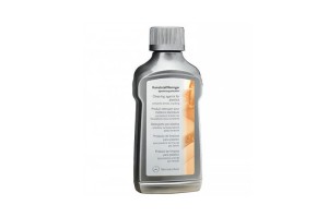 Środek do czyszczenia elementów plastikowych Mercedes-Benz KunststoffReiniger 250 ml