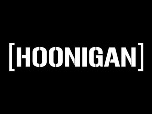 Naklejka "HOONIGAN" 15 cm (biała)