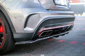 Splitter tylny srodkowy (z dyfuzorem) Mercedes-Benz GLA 45 AMG SUV (X156) Przedlift (czarny połysk)