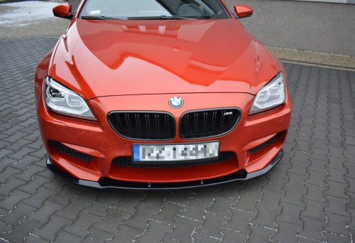 6886