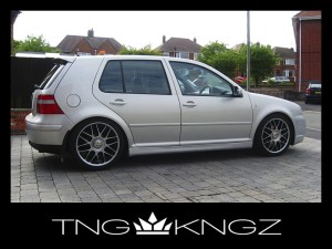 Spojlery progowe VW GOLF 4 R32 wersja 5D