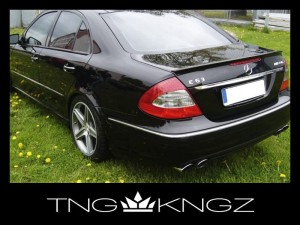 Delikatny spojler tylnej klapy MERCEDES E-KLASA W211